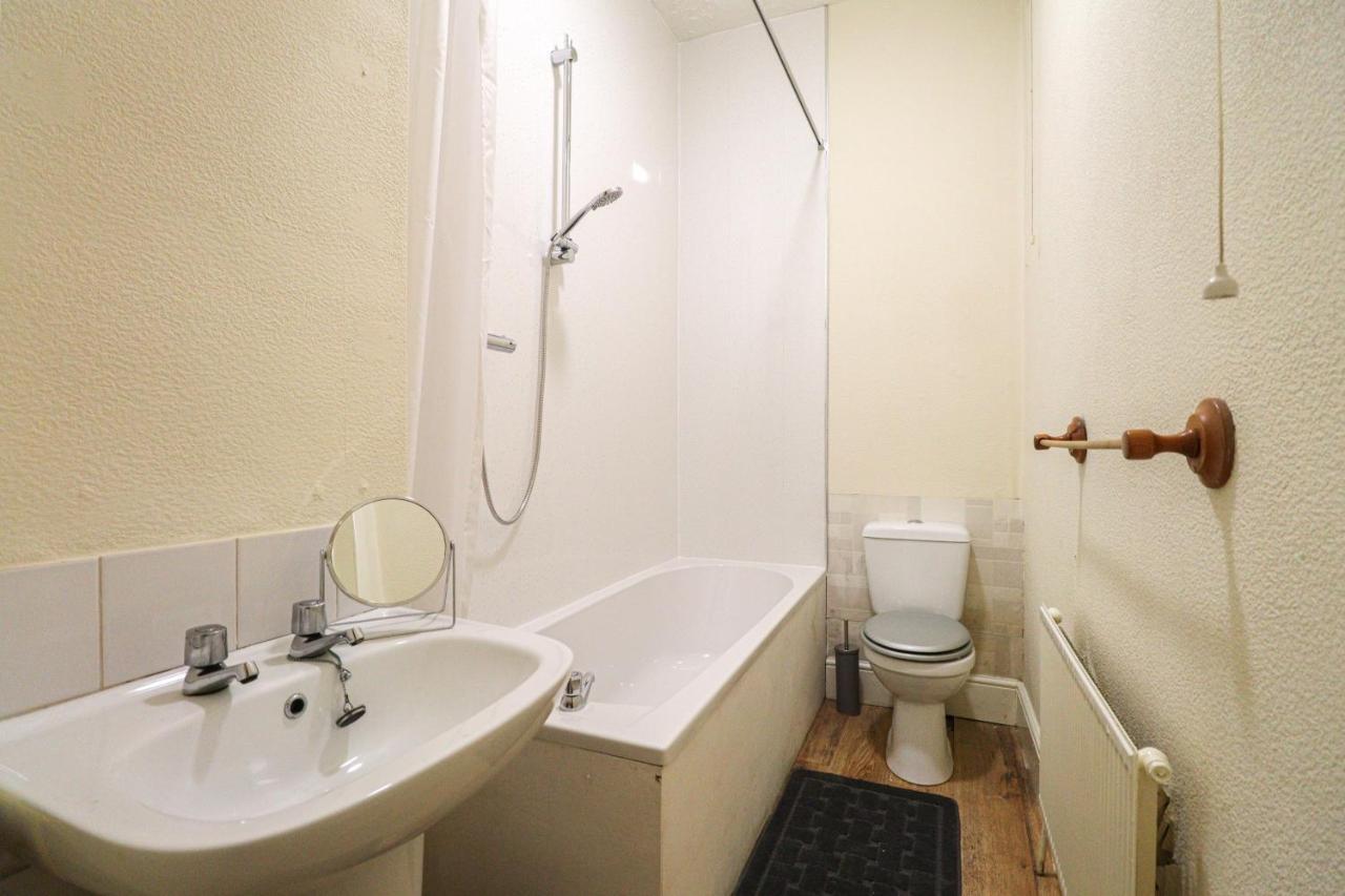 Cosy Ardrossan Apartment Экстерьер фото